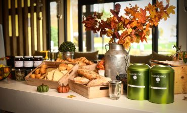 buffet petit dejeuner a volonte ibis beaune hotel